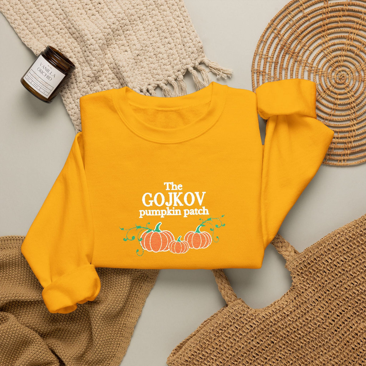 The family pumpkin patch embroidered customizable Sweatshirt with family name, pregnancy announcement sweater for Autumn Sweatshirt La Vie Bien The family pumpkin patch embroidered customizable Sweatshirt with family name, pregnancy announcement sweater for Autumn