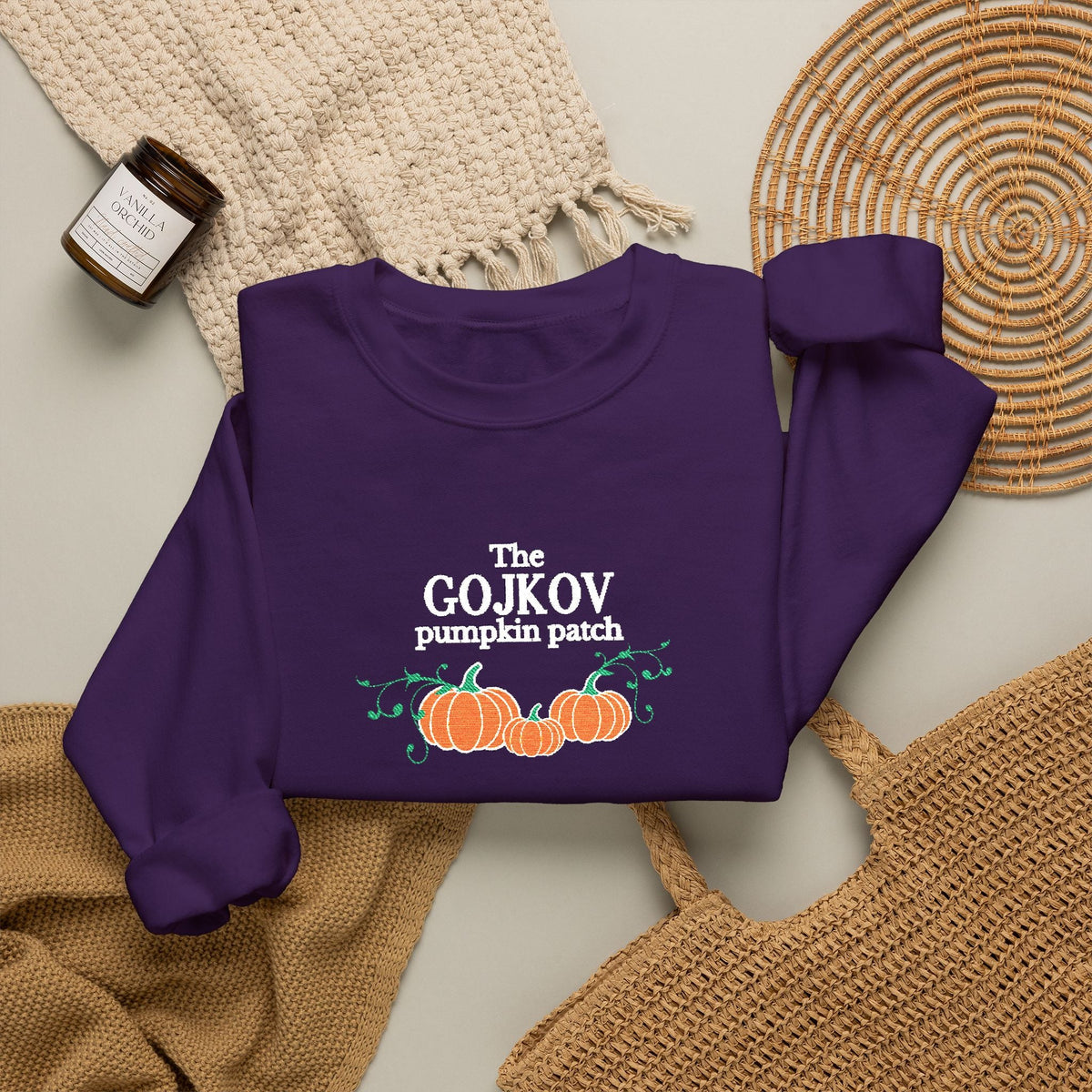 The family pumpkin patch embroidered customizable Sweatshirt with family name, pregnancy announcement sweater for Autumn Sweatshirt La Vie Bien The family pumpkin patch embroidered customizable Sweatshirt with family name, pregnancy announcement sweater for Autumn