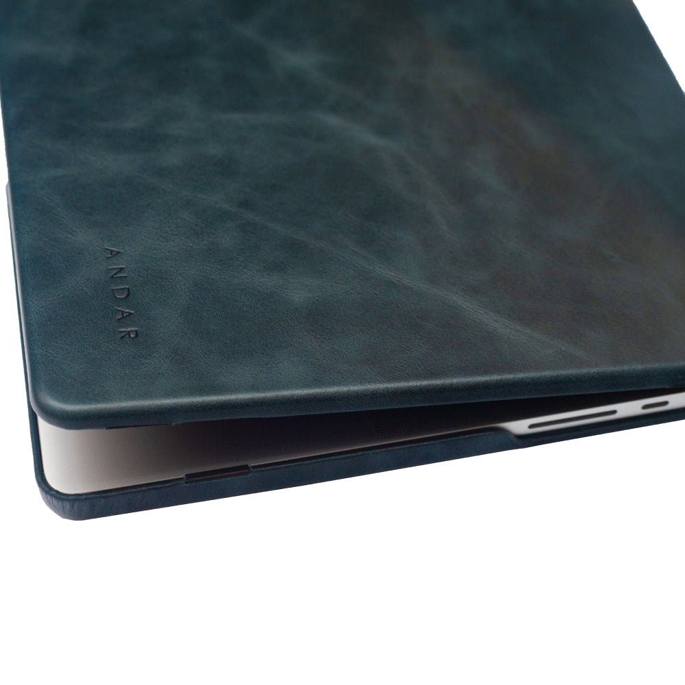 The Helm Cases La Vie Bien The Helm
