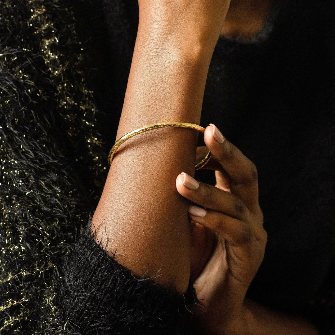 Thin Circular Textured Brass Bangle for Women - Raha Bracelets La Vie Bien Thin Circular Textured Brass Bangle for Women - Raha
