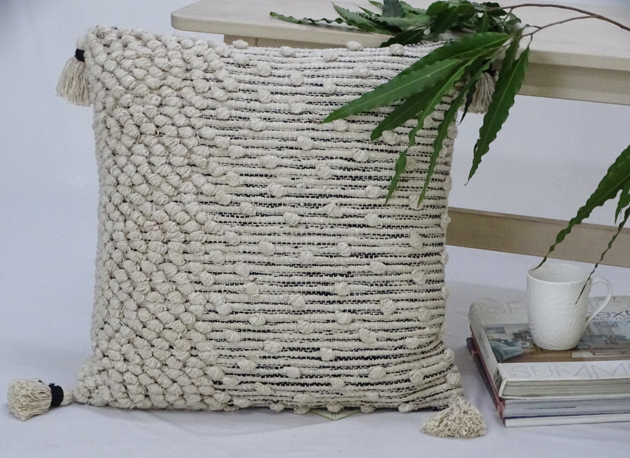 Throw Pillow Cover Beige Woven 20" X 20" with Insert Home Furnishings La Vie Bien Throw Pillow Cover Beige Woven 20" X 20" with Insert