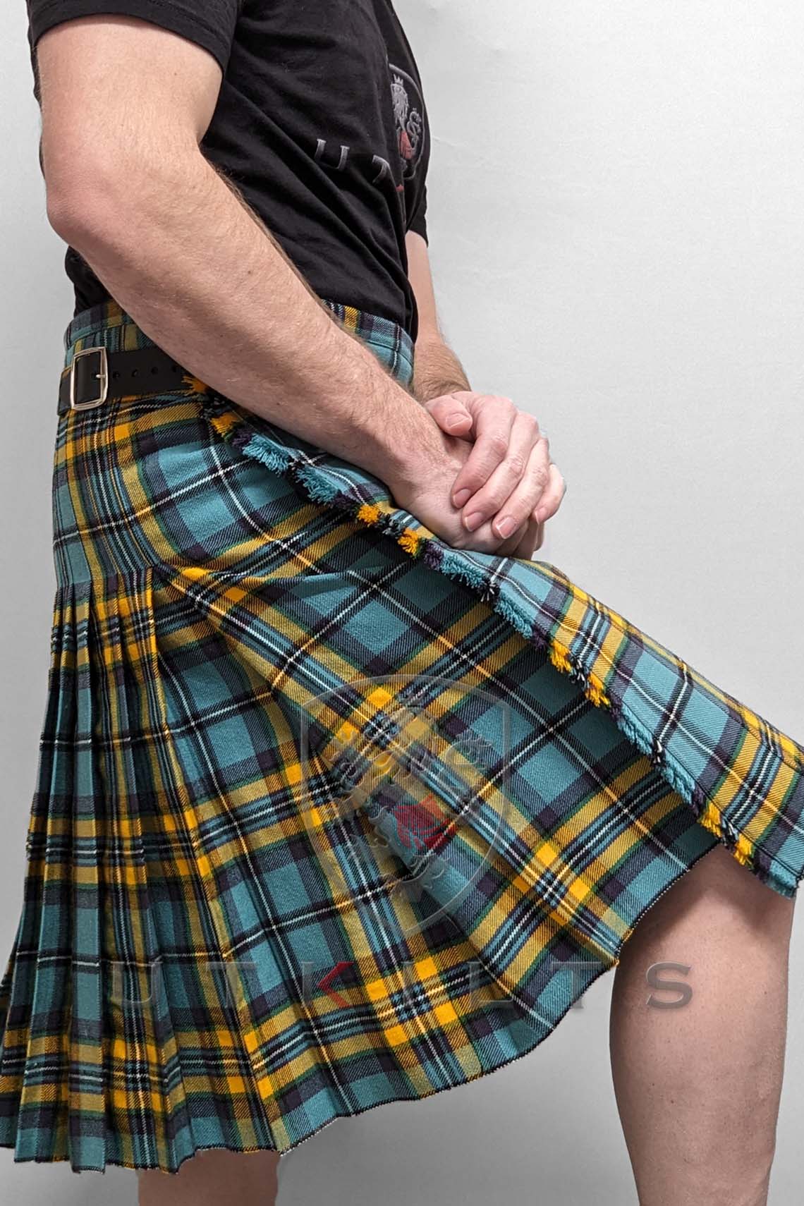 Traditional Kilt – Standard 4–5 Yard Wool, Continue Traditional Kilt La Vie Bien Traditional Kilt – Standard 4–5 Yard Wool, Continue