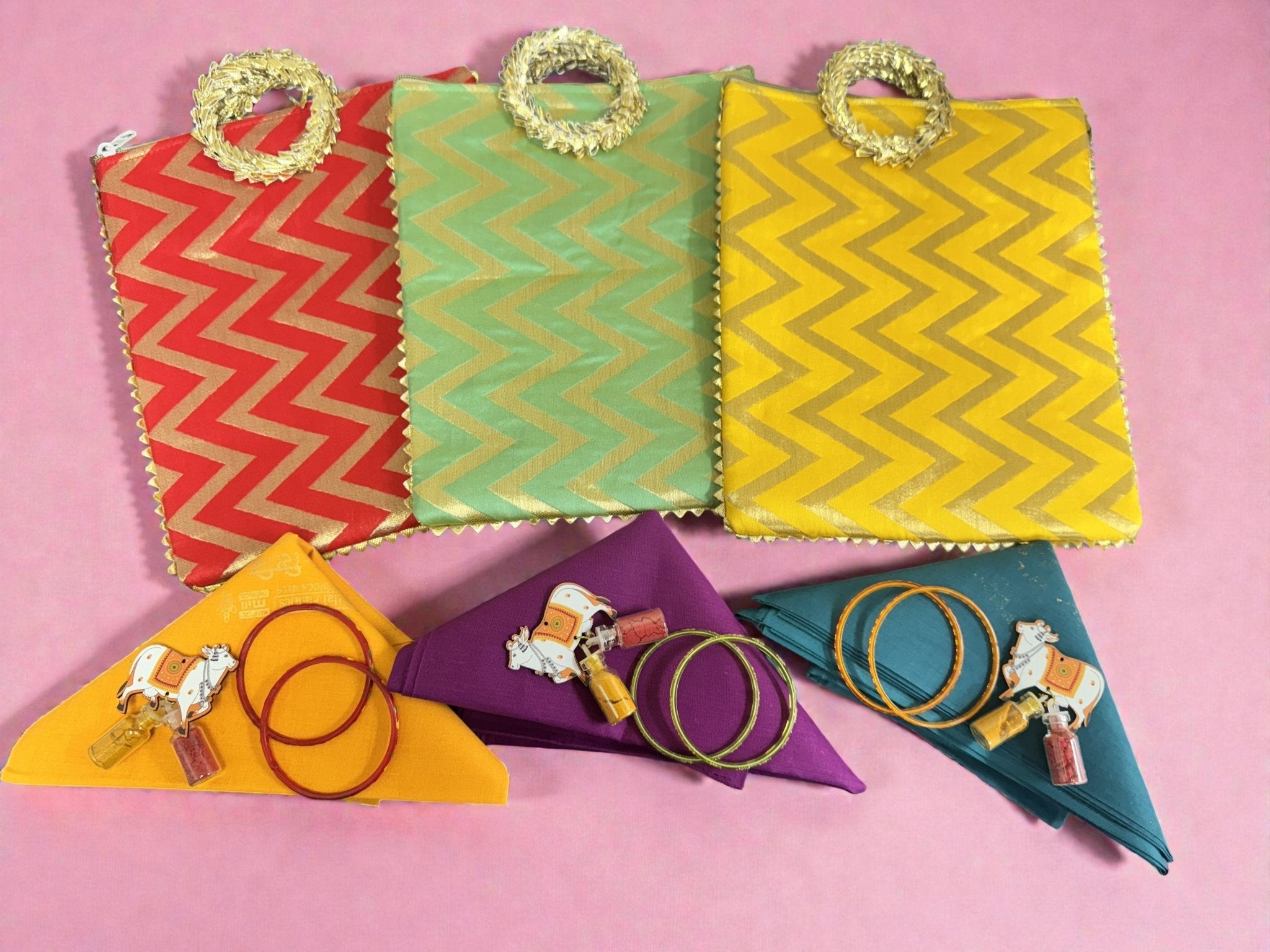 Traditional Ready to Give Combo for Half Saree, Haldi Kumkum ceremony includes Blouse Piece, Bangles, Haldi kumkum packets in Chevron Bag Favors & Return Gifts La Vie Bien Traditional Ready to Give Combo for Half Saree, Haldi Kumkum ceremony includes Blouse Piece, Bangles, Haldi kumkum packets in Chevron Bag