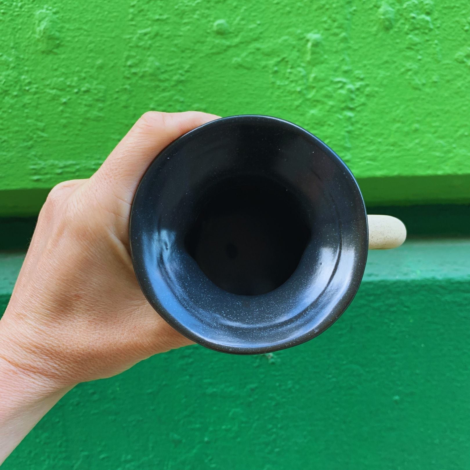 Triomphe Handle Vase | Minimalist Black and Gold | 4.5" Tall Vases La Vie Bien Triomphe Handle Vase | Minimalist Black and Gold | 4.5" Tall
