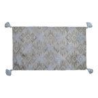 Tufted accent rug with corner tussels (25"x45")