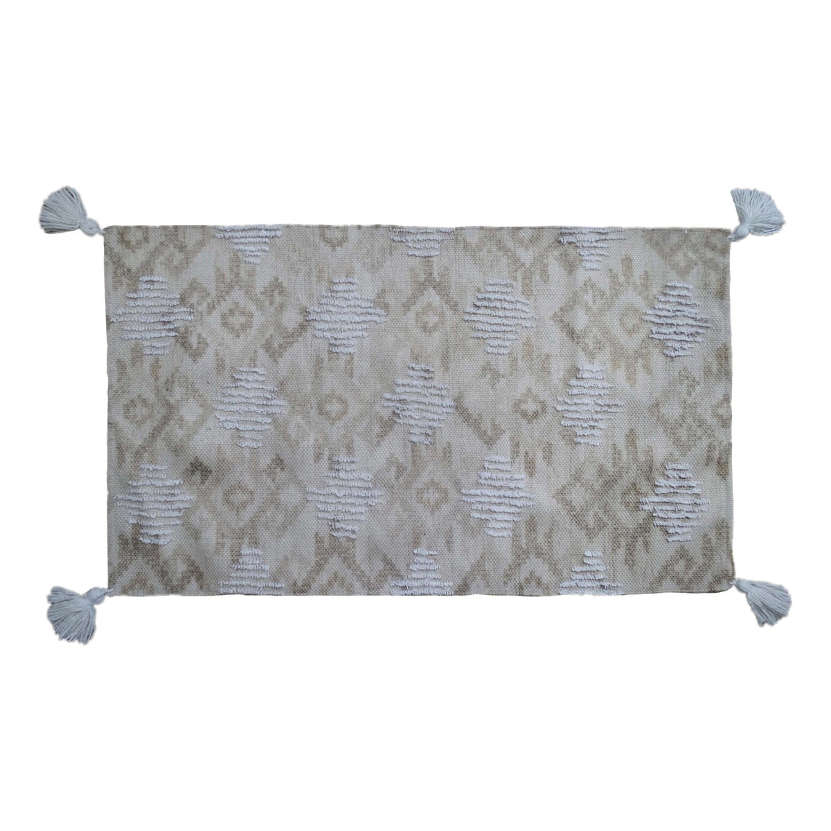 Tufted accent rug with corner tussels (25"x45")