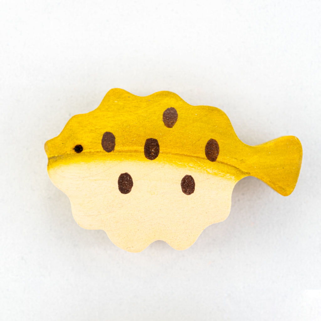 Wooden Fish figurines toys- 11 pieces