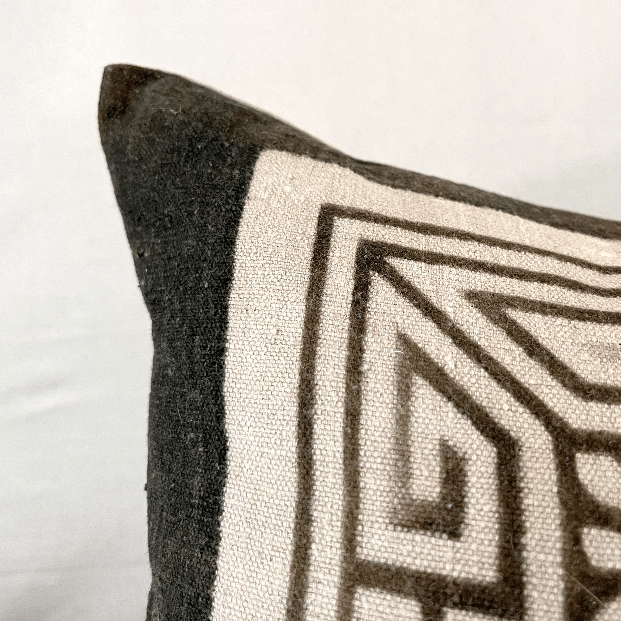 Vintage Fabric Pillow T.1043