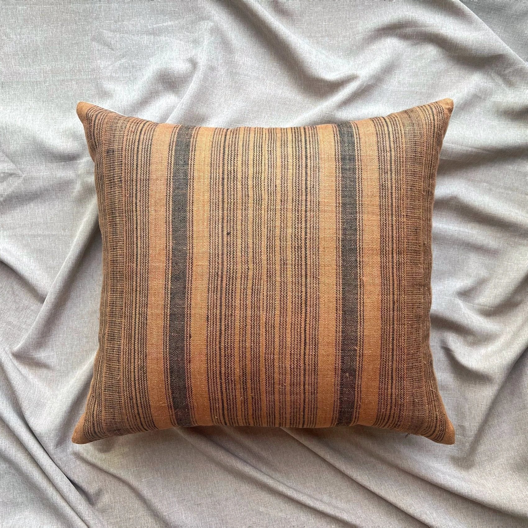 Vintage Fabric Pillow T.1050