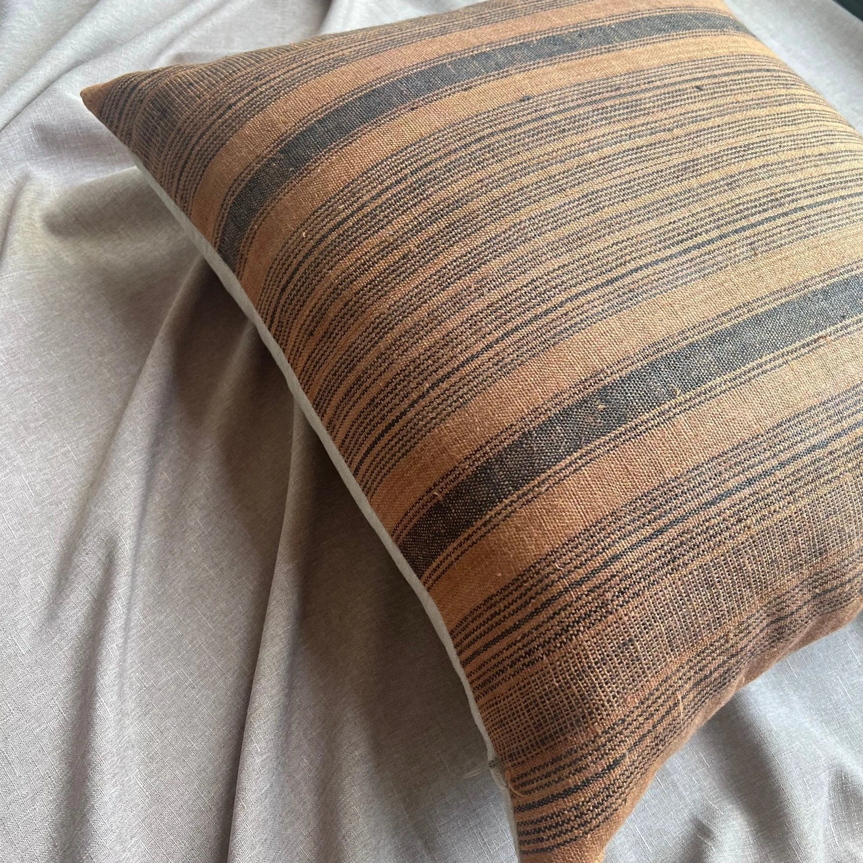 Vintage Fabric Pillow T.1050