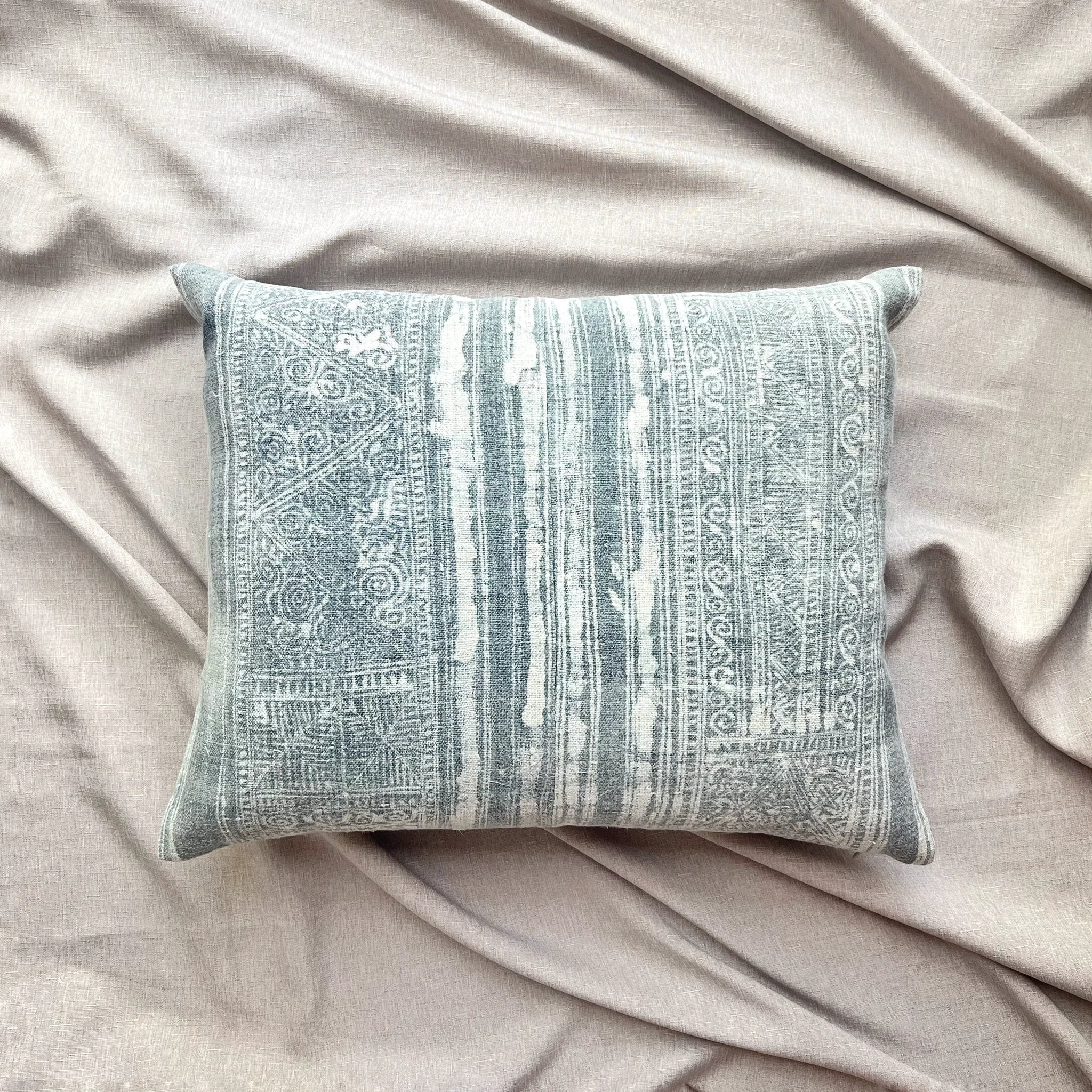 Vintage Fabric Pillow T.1051