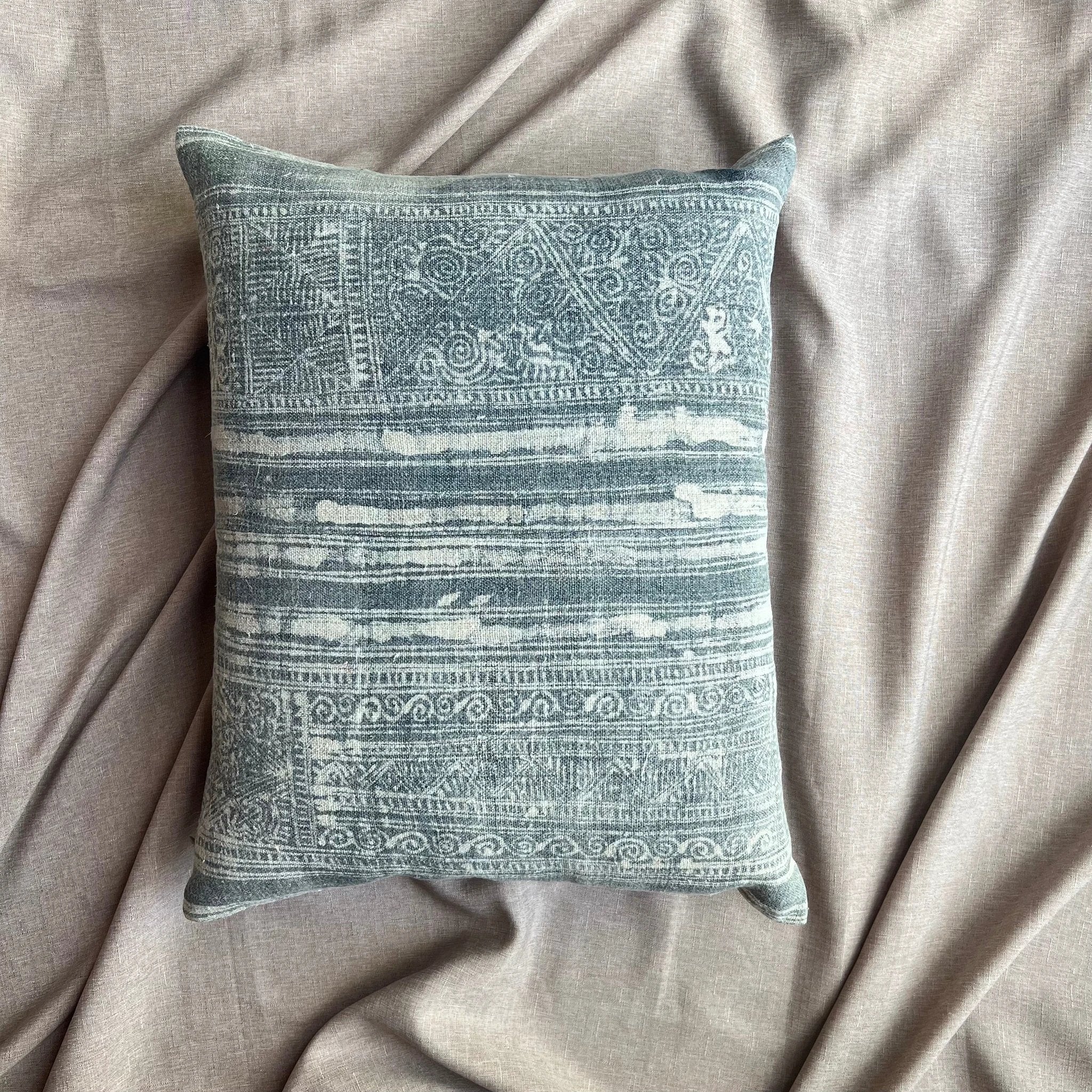 Vintage Fabric Pillow T.1051