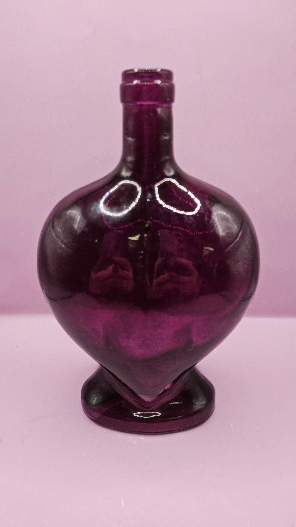 Vintage Heart - Shaped Glass Bottle – Multiple Colors Available – 8.75" x 5.75" Accent Decor La Vie Bien Vintage Heart - Shaped Glass Bottle – Multiple Colors Available – 8.75" x 5.75"