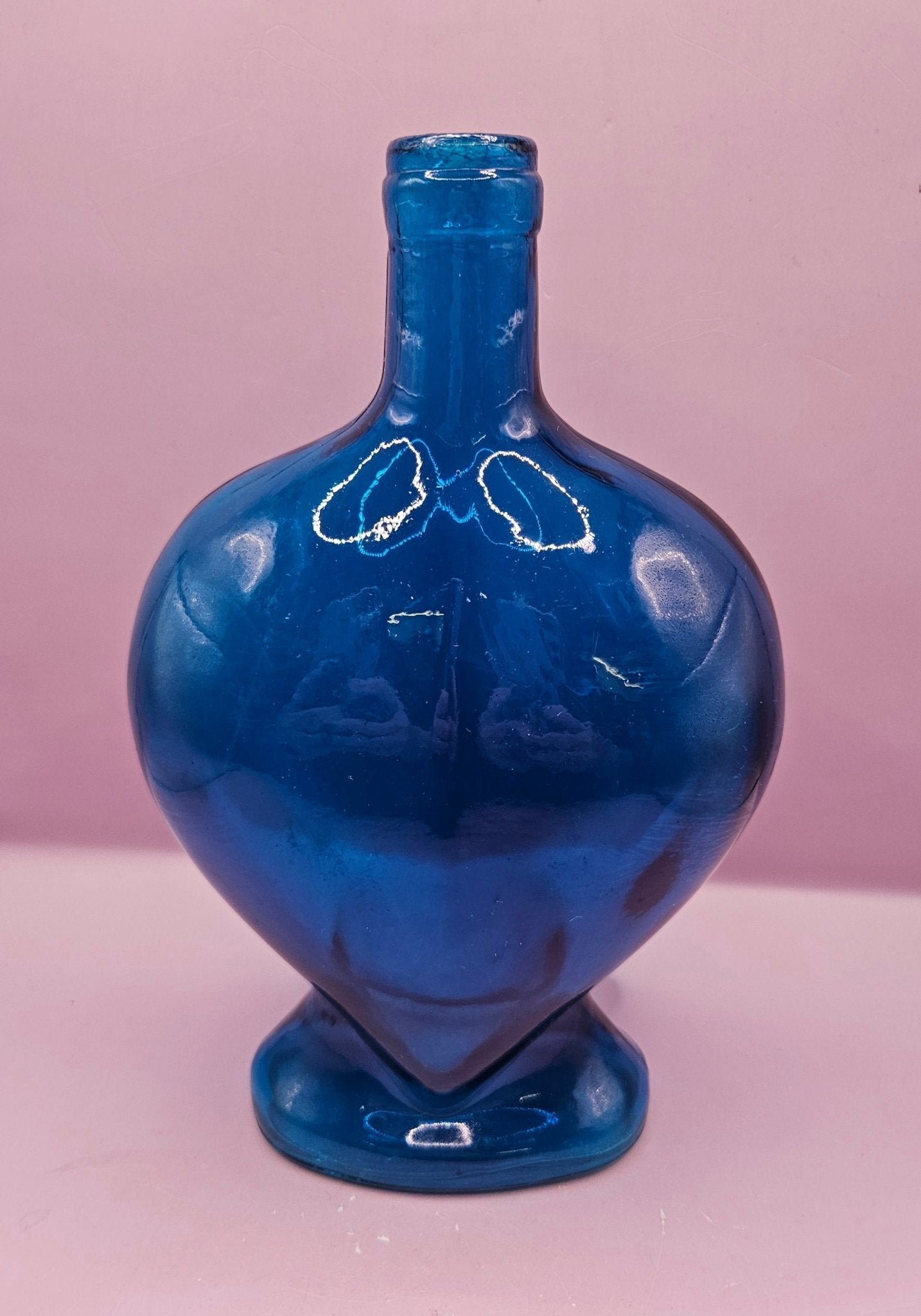 Vintage Heart - Shaped Glass Bottle – Multiple Colors Available – 8.75" x 5.75" Accent Decor La Vie Bien Vintage Heart - Shaped Glass Bottle – Multiple Colors Available – 8.75" x 5.75"