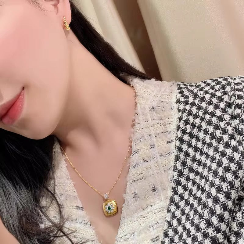 Vintage Starburst Necklace Necklaces La Vie Bien Vintage Starburst Necklace