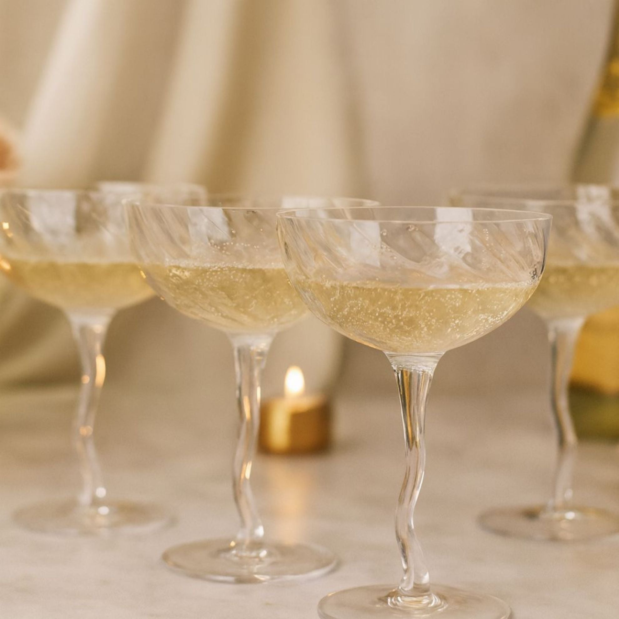 Vivre Luxury Crystal Coupe Glasses – Set of 4 Cocktail glasses La Vie Bien Vivre Luxury Crystal Coupe Glasses – Set of 4