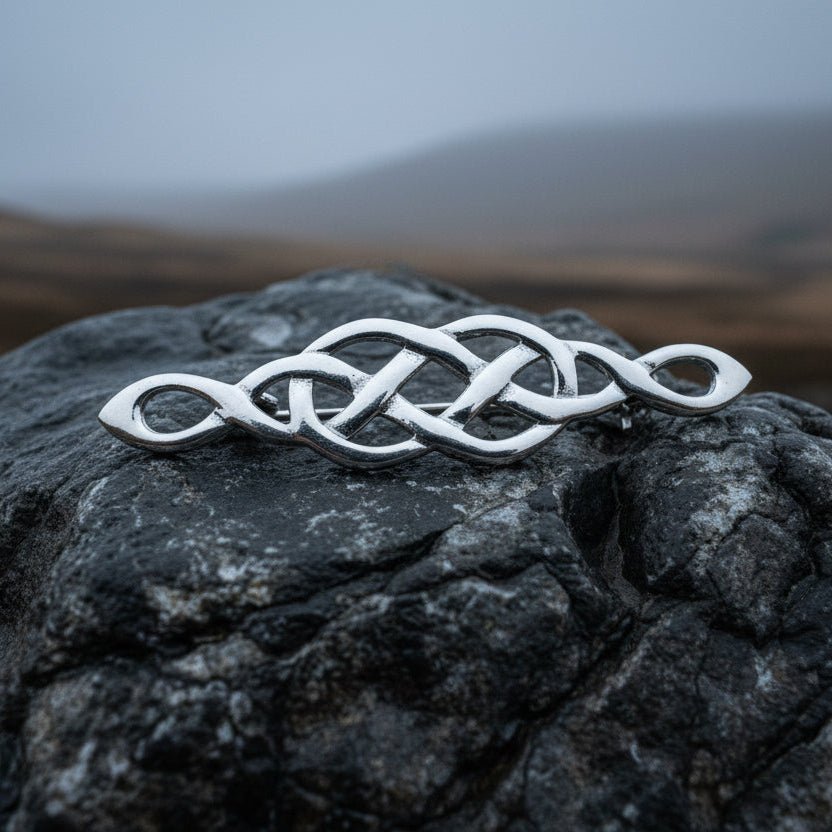 Volunti Celtic Knot Bar Brooch in Sterling Silver Brooch La Vie Bien Volunti Celtic Knot Bar Brooch in Sterling Silver