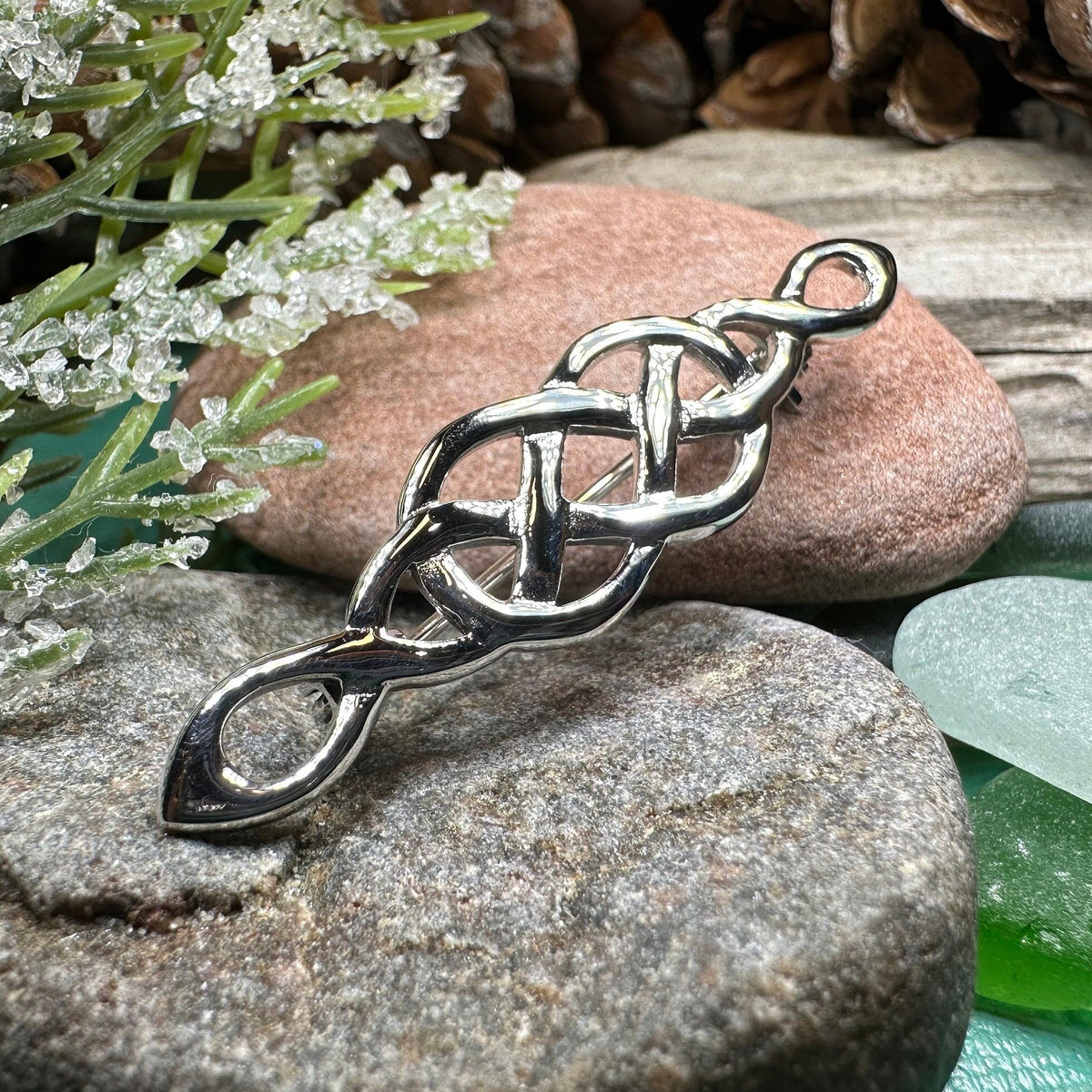 Volunti Celtic Knot Bar Brooch in Sterling Silver Brooch La Vie Bien Volunti Celtic Knot Bar Brooch in Sterling Silver