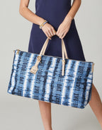 Voyager Duffle - Oyster Factory Tides Purses & Bags La Vie Bien Voyager Duffle - Oyster Factory Tides