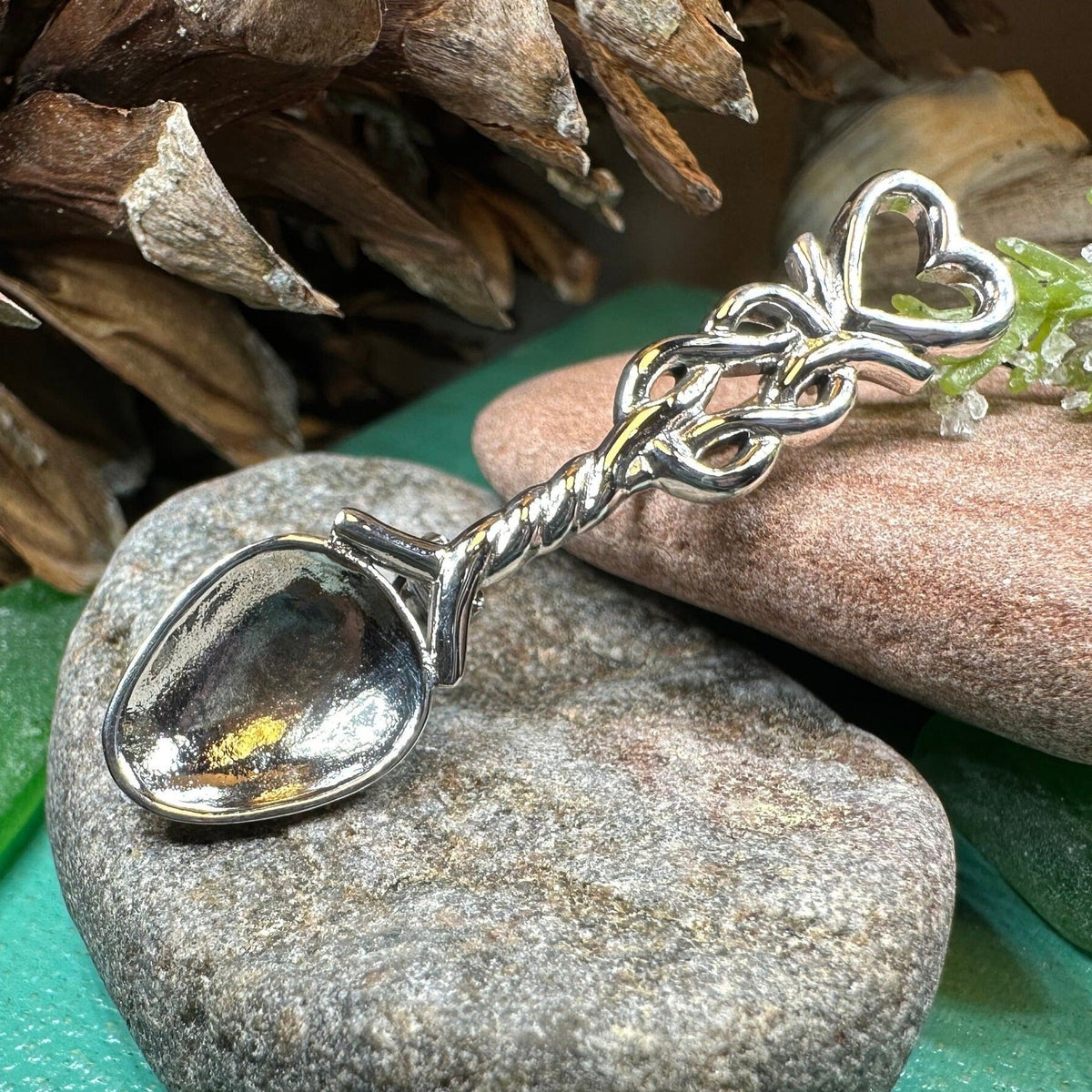 Welsh Celtic Heart Love Spoon Brooch - Sterling Silver Pin Brooch La Vie Bien Welsh Celtic Heart Love Spoon Brooch - Sterling Silver Pin