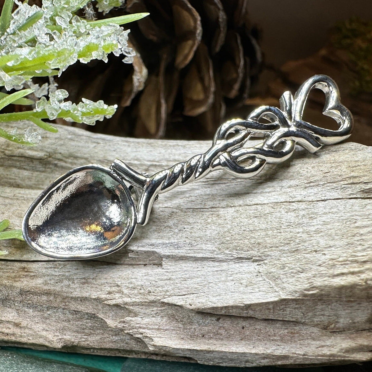 Welsh Celtic Heart Love Spoon Brooch - Sterling Silver Pin Brooch La Vie Bien Welsh Celtic Heart Love Spoon Brooch - Sterling Silver Pin