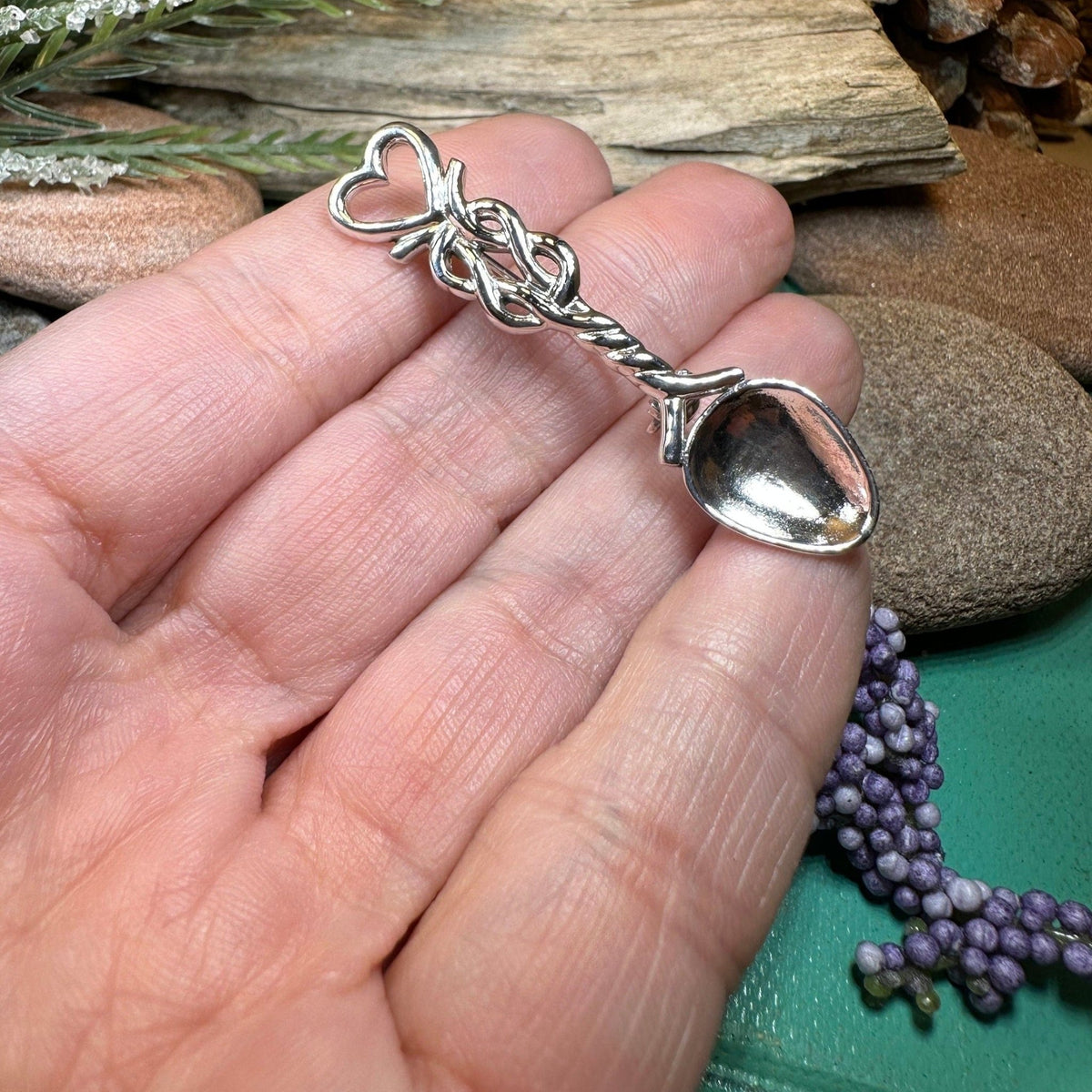 Welsh Celtic Heart Love Spoon Brooch - Sterling Silver Pin Brooch La Vie Bien Welsh Celtic Heart Love Spoon Brooch - Sterling Silver Pin