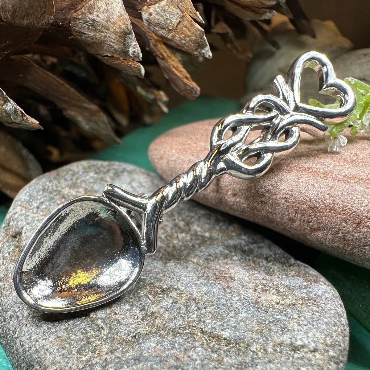 Welsh Celtic Heart Love Spoon Brooch - Sterling Silver Pin Brooch La Vie Bien Welsh Celtic Heart Love Spoon Brooch - Sterling Silver Pin