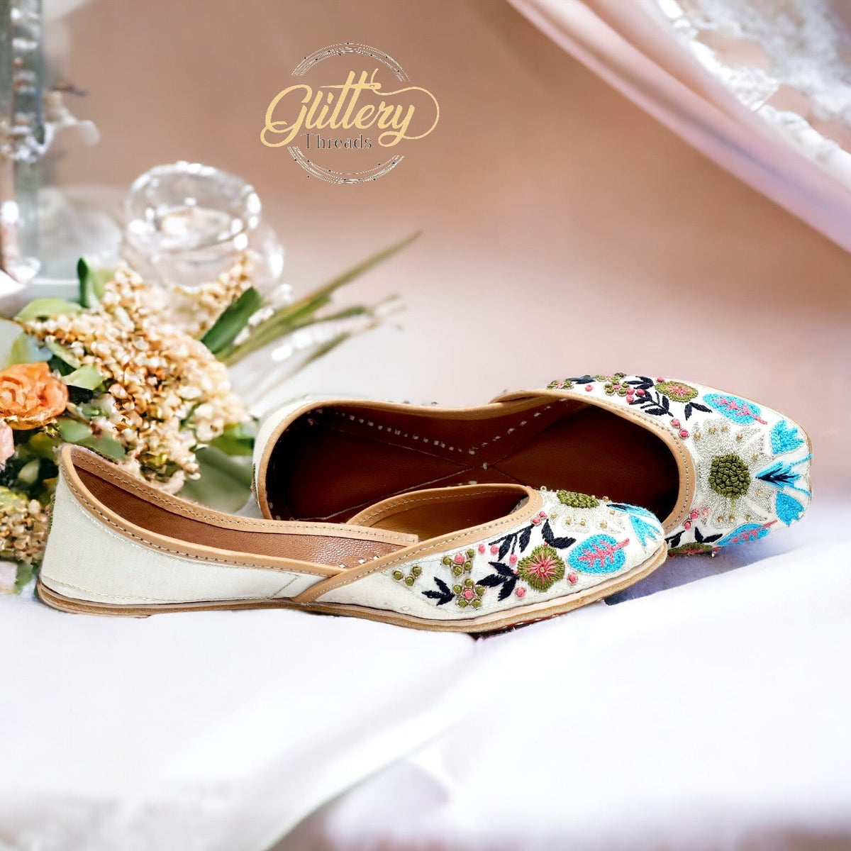 White Ethnic Punjabi Leather Jutti | Women'S Traditional Wear Mojari | Women Khussa Shoes | Indian Ballet Flats Jutti La Vie Bien White Ethnic Punjabi Leather Jutti | Women'S Traditional Wear Mojari | Women Khussa Shoes | Indian Ballet Flats
