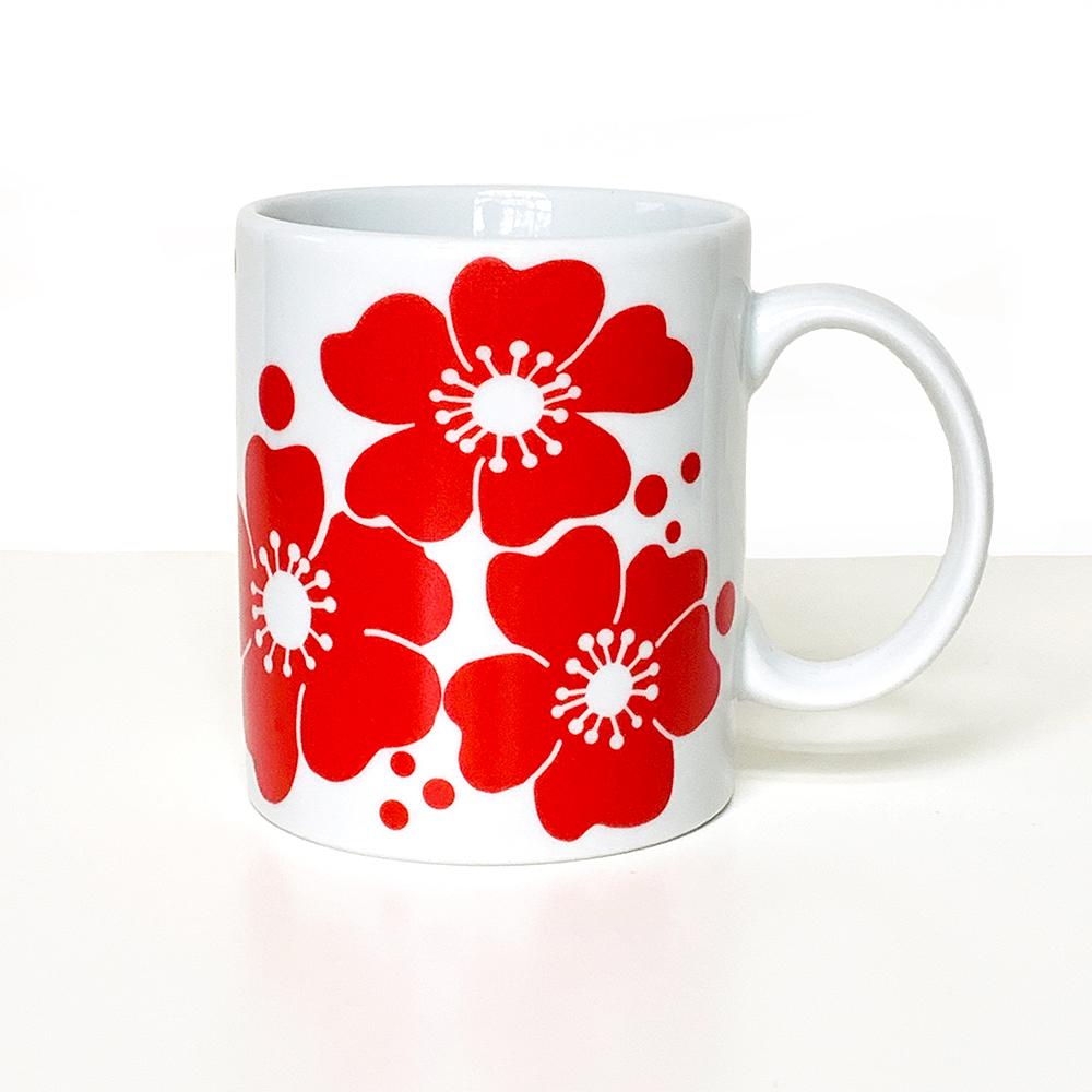 White Porcelain with Red Flowers Mug Mug La Vie Bien White Porcelain with Red Flowers Mug
