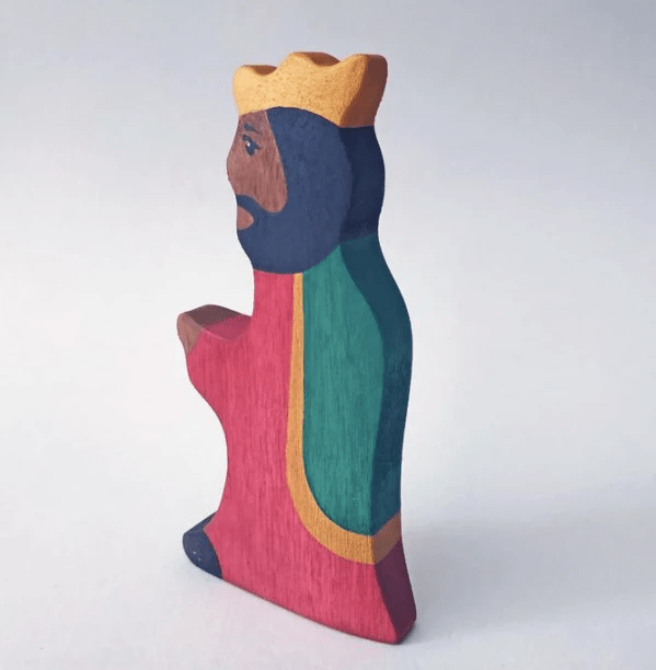 Wooden King and Queen figurines by PoppyBabyCo