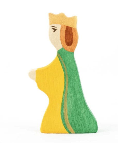 Wooden King and Queen figurines by PoppyBabyCo