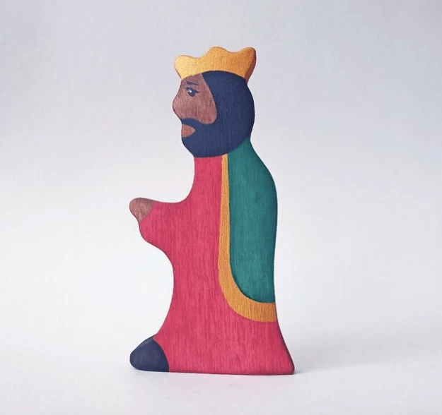 Wooden King and Queen figurines by PoppyBabyCo