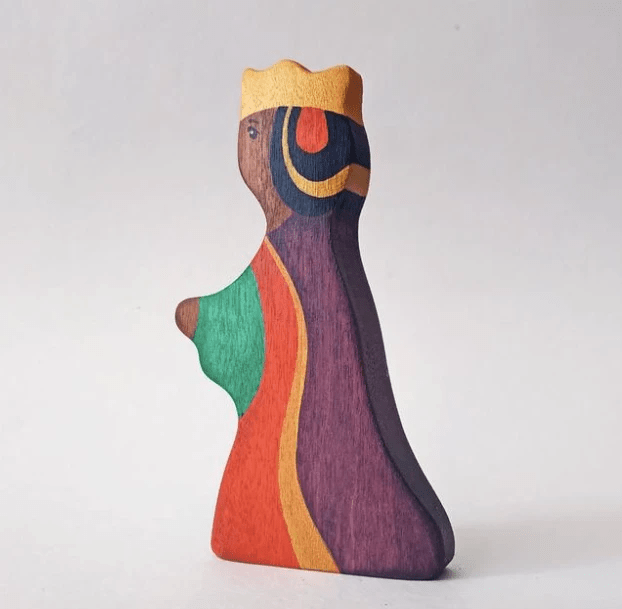 Wooden King and Queen figurines by PoppyBabyCo