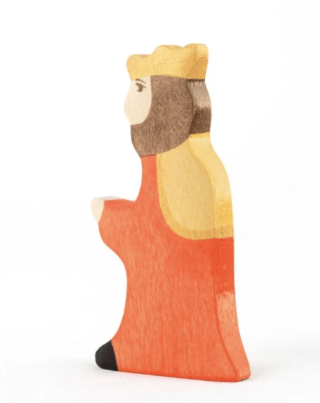 Wooden King and Queen figurines by PoppyBabyCo