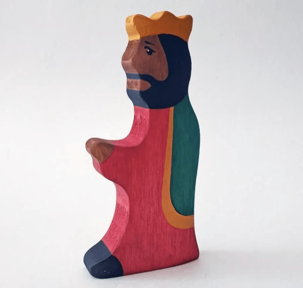 Wooden King and Queen figurines by PoppyBabyCo