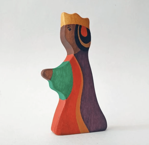 Wooden King and Queen figurines by PoppyBabyCo