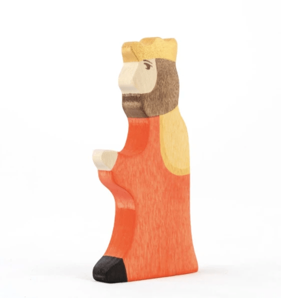 Wooden King and Queen figurines by PoppyBabyCo