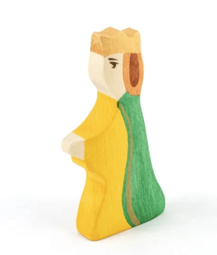 Wooden King and Queen figurines by PoppyBabyCo