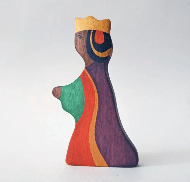 Wooden King and Queen figurines by PoppyBabyCo