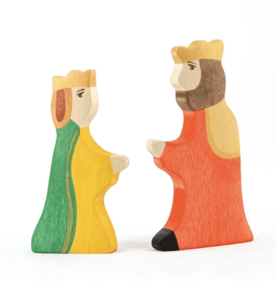 Wooden King and Queen figurines by PoppyBabyCo