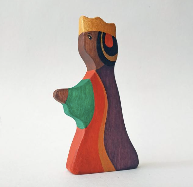 Wooden King and Queen figurines