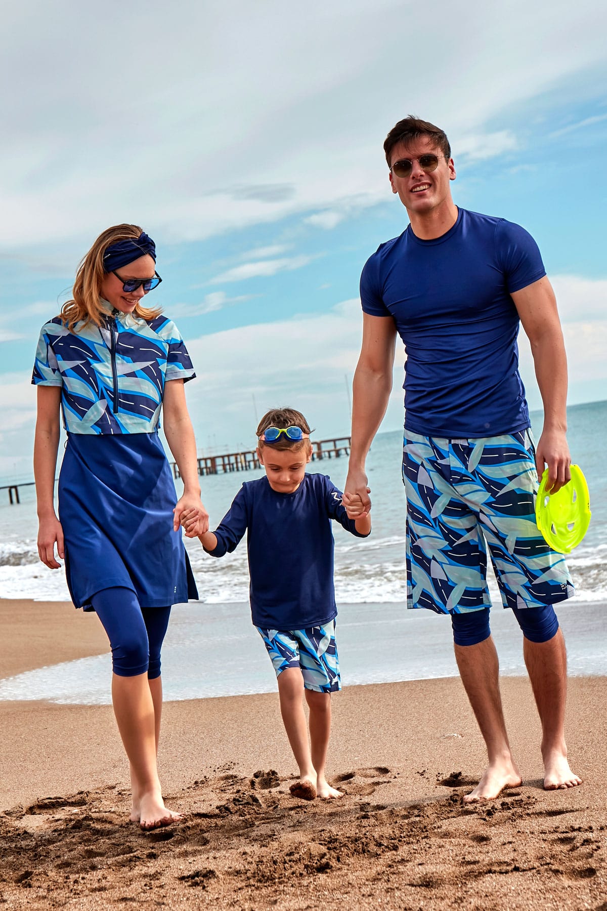 Woven Navy Boys Shorts B2436 Erkek Çocuk Mayo La Vie Bien Woven Navy Boys Shorts B2436
