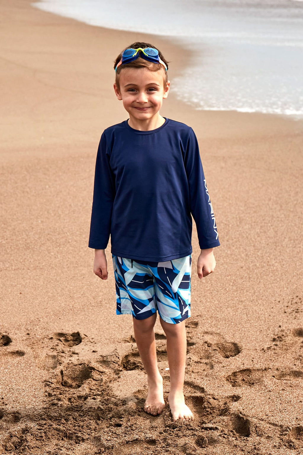 Woven Navy Boys Shorts B2436 Erkek Çocuk Mayo La Vie Bien Woven Navy Boys Shorts B2436